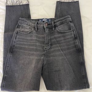 Hollister ultra hi-rise mom jeans size 1R